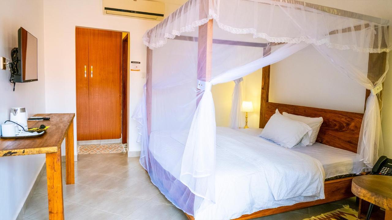Explorers Hub Kampala Exterior photo