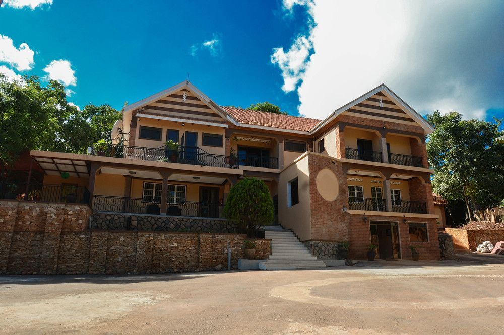 Explorers Hub Kampala Exterior photo